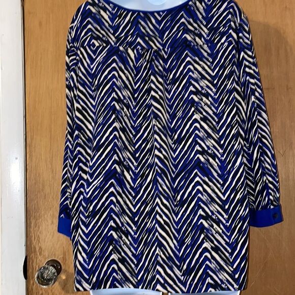 NY collection shirt! SizeXL! Blue/White zigzag! Very soft and flowy! 3/4 sleeves - Picture 4 of 7